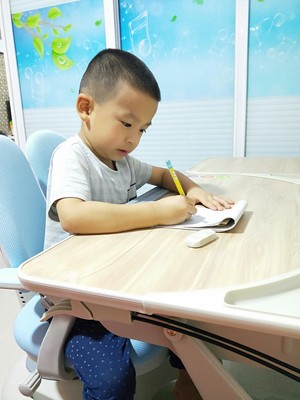 法兰芭比好学童儿童学习桌怎么样，入手让人失望吗