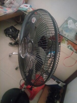 电风扇里猫腻多，公众电风扇真假要看仔细