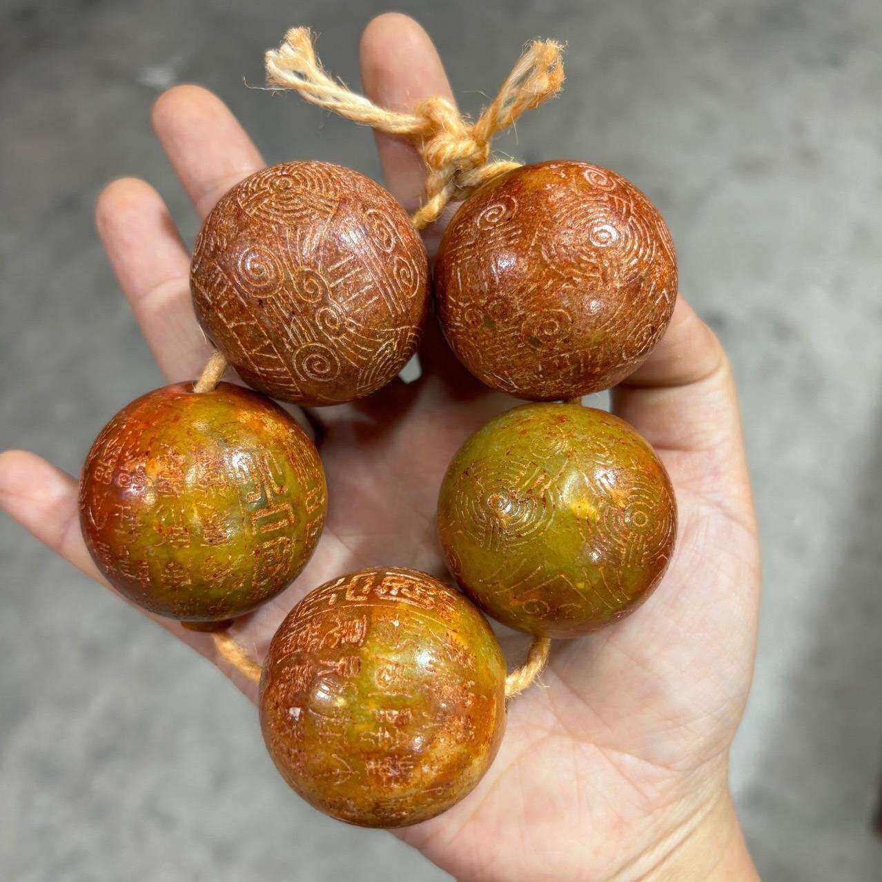 做旧岫玉打磨圆珠一组5个文玩配饰约45毫米工艺品