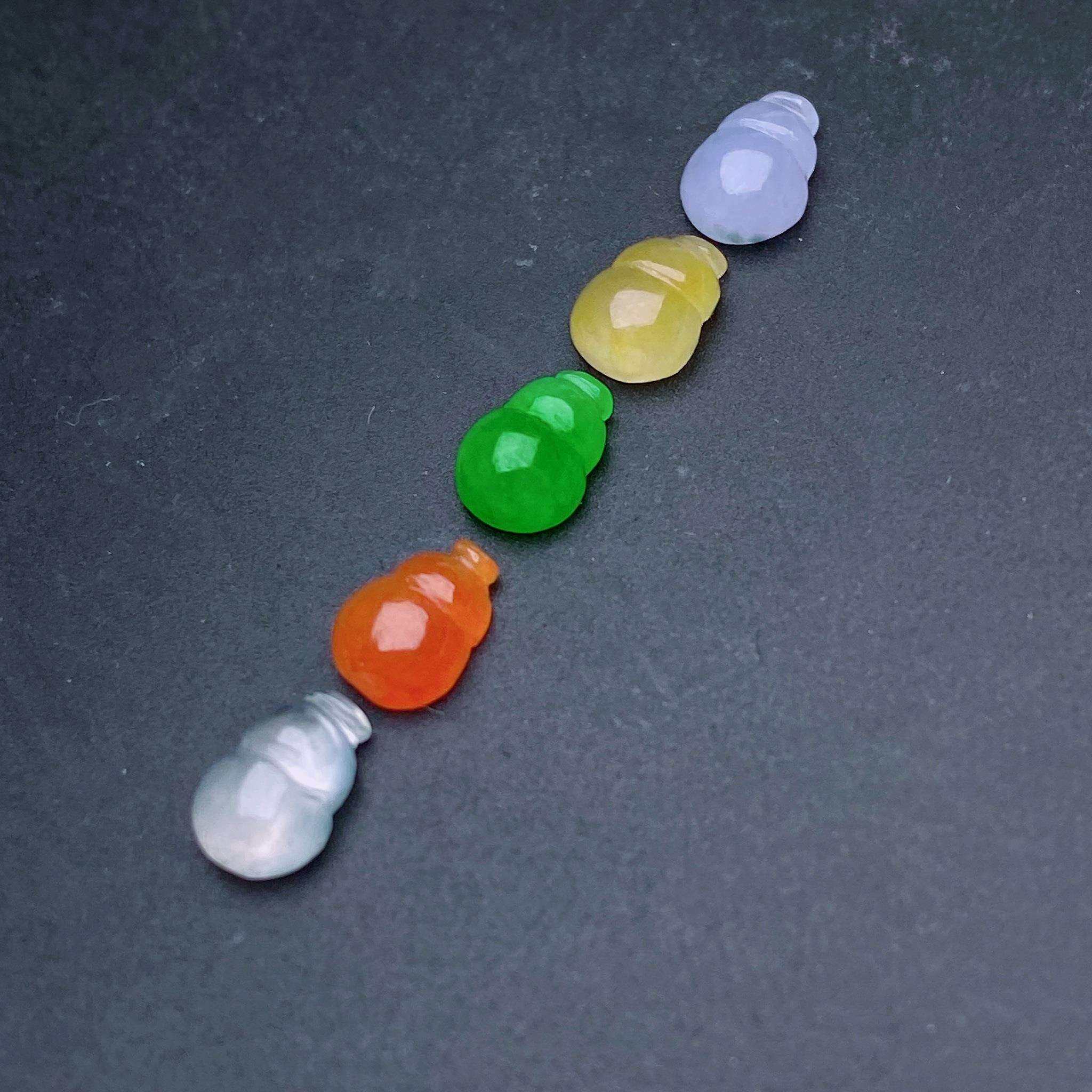 缅甸天然翡翠a货冰五彩小葫芦一手裸石dmf尺寸:7-4.8-3mm