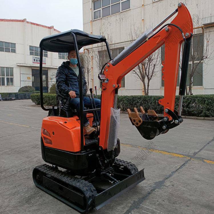 微型家用挖掘机农用果园开沟18型挖土机履带式挖坑破碎小型挖掘机