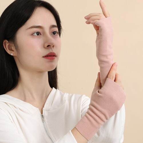 Half-finger gloves for women, suitable for winter. Made with