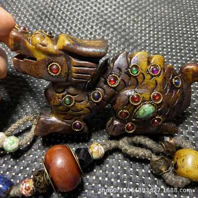 古玩复古岫玉龙玉璧镶嵌宝石九眼天珠五帝铜钱牛貔貅玉石包浆把件