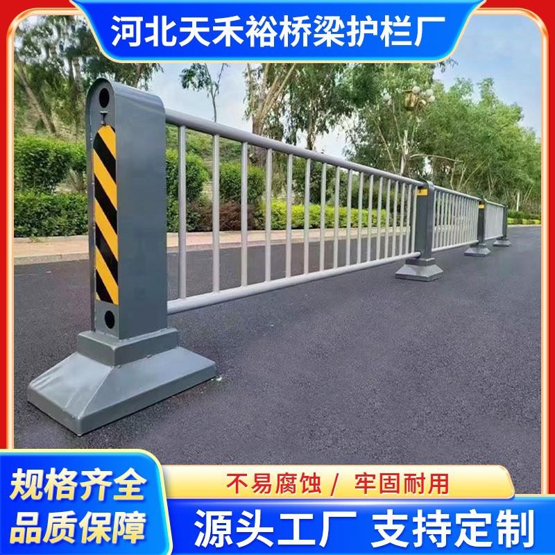 机非隔离护栏市政人行道公路隔离墩城马路交通安全防护栏防撞围栏