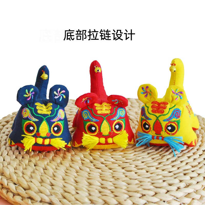 布老虎民间工艺品摆件宝宝满月百岁礼品玩偶手工刺绣小老虎车挂件