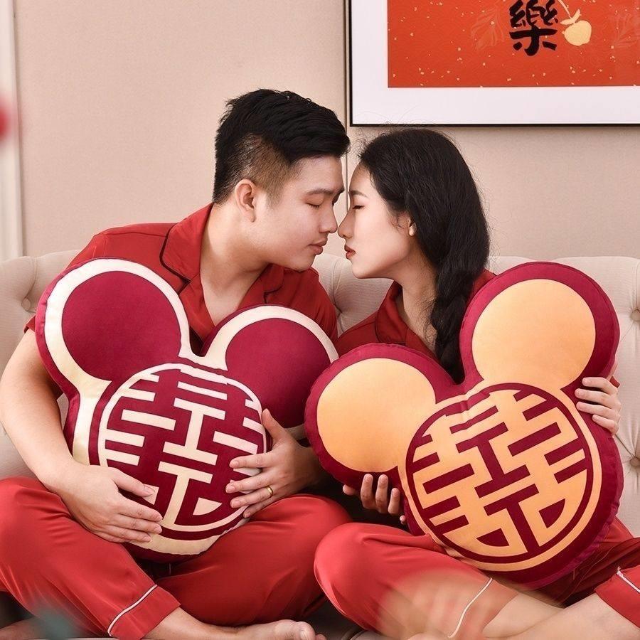 喜字结婚抱枕一对婚庆婚房红色客厅沙发靠枕新婚婚礼床上压床娃娃