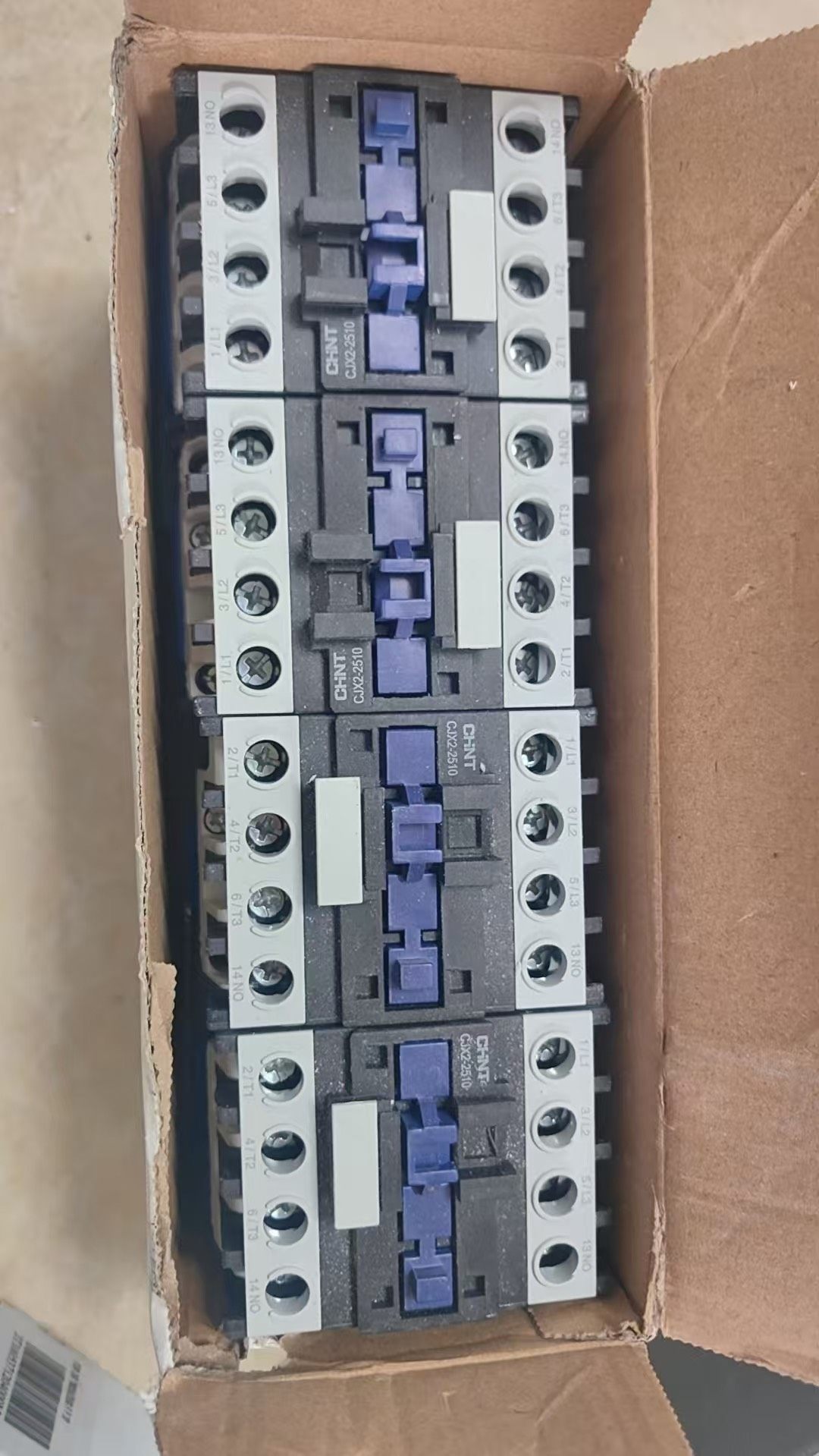 正泰交流接触器CJX2-25，全新原装带包装。220V，一个