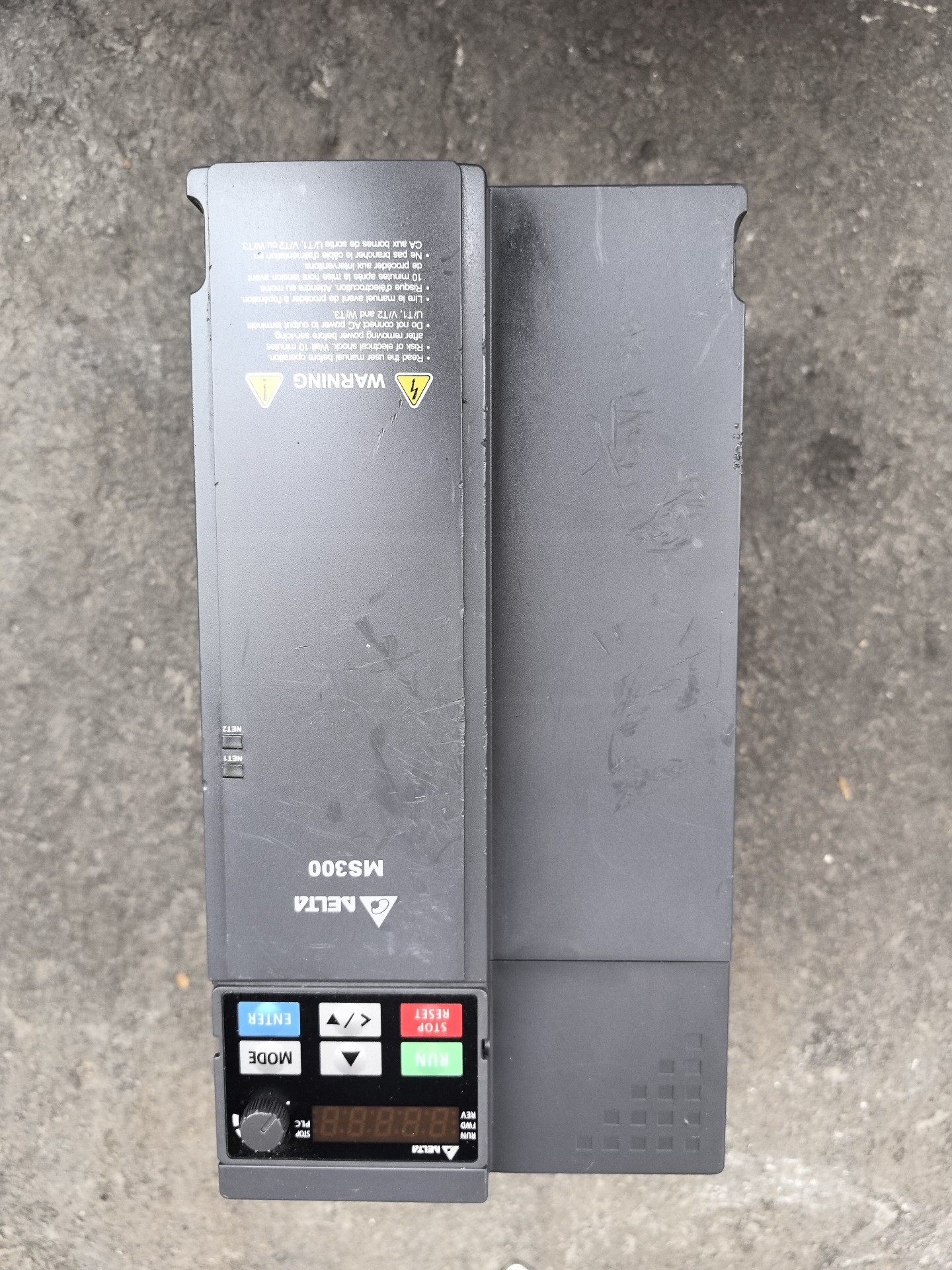 台达变频器 实物图 功能包好 成色不错 VFD32AMS43