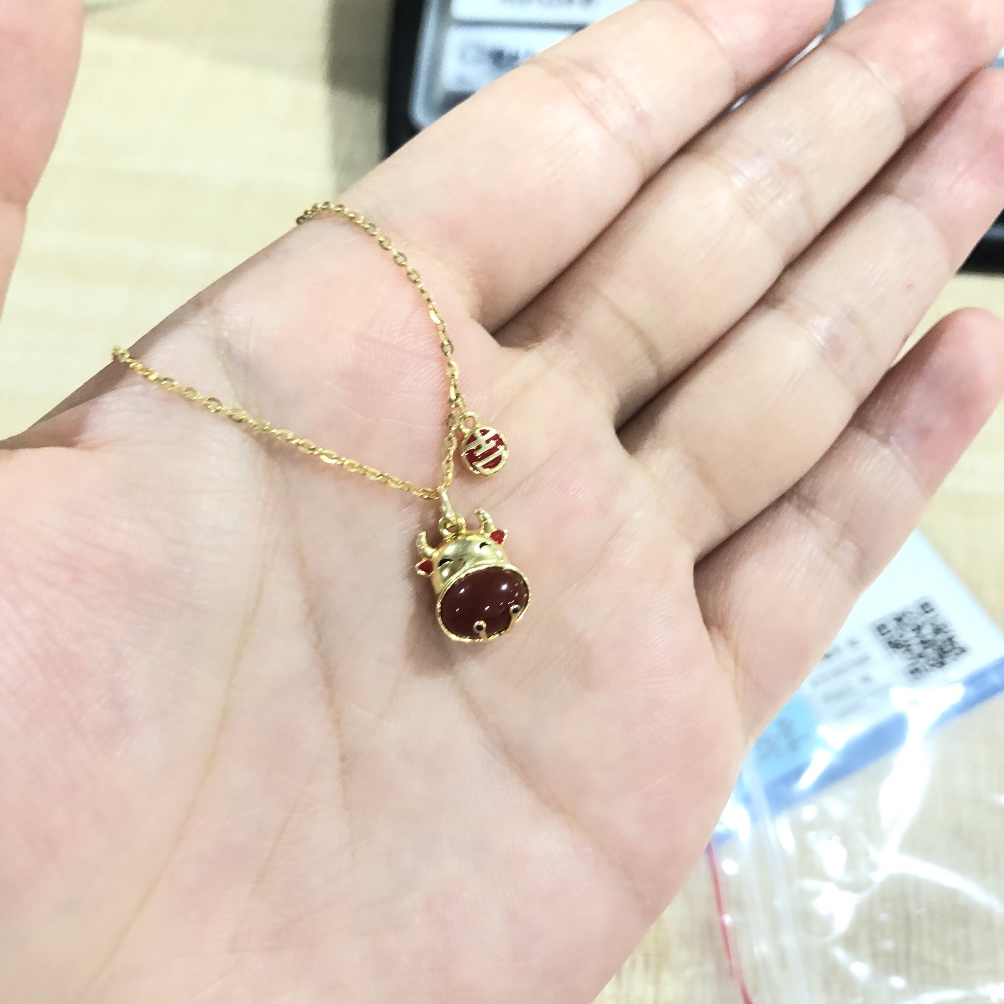 周大生 S925纯银玛瑙小牛项链 图1