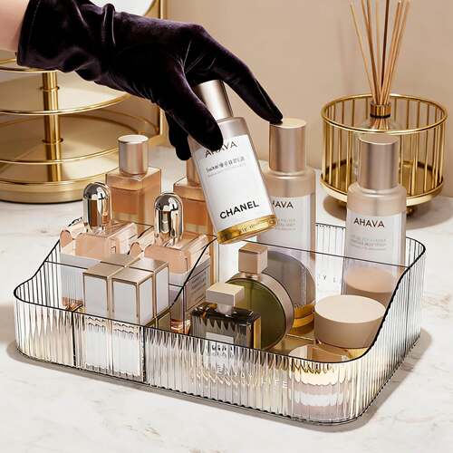 Transparent Cosmetic Storage Box: A large-capacity, luxuriou