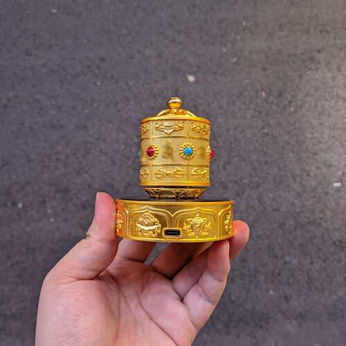 新品上市 藏式电动旋转摆件 太阳能+电池双驱动 可充电 车载装饰