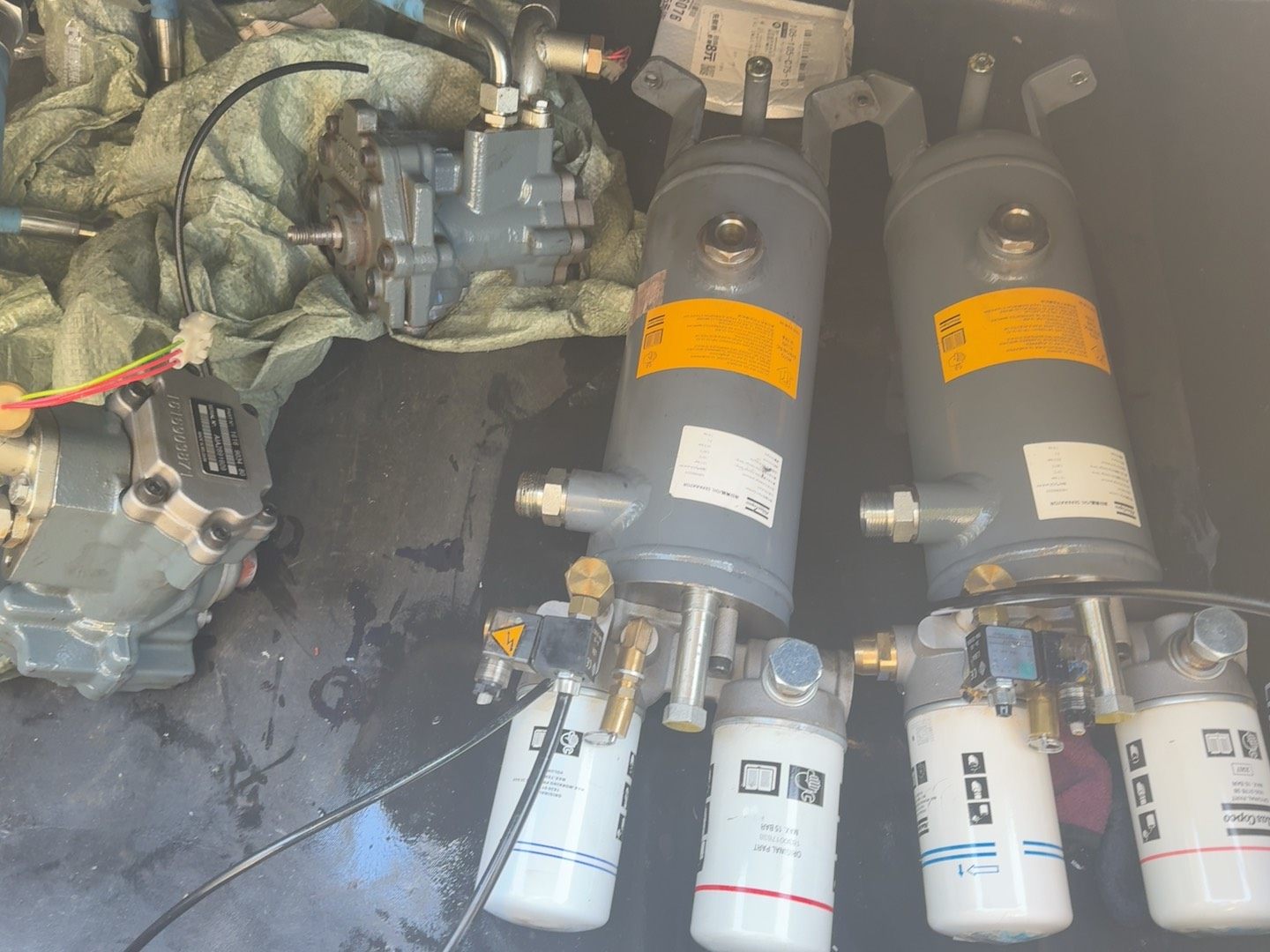 阿特拉斯空压机机头1616903871 + 油水分离器 成色