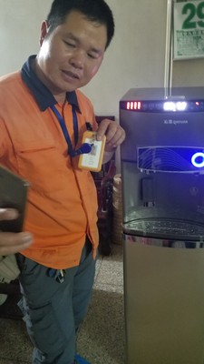 沁园RO反渗透纯水机怎么样？沁园和美的RO反渗透饮水机区别大吗