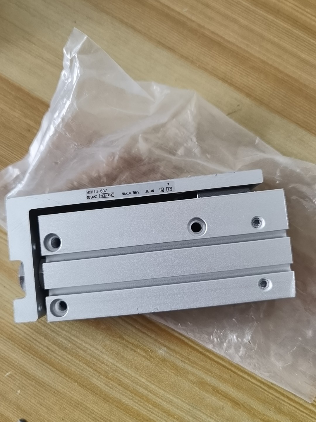 全新正品SMC气缸MXH16-60Z 外标签掉了一半，需要的