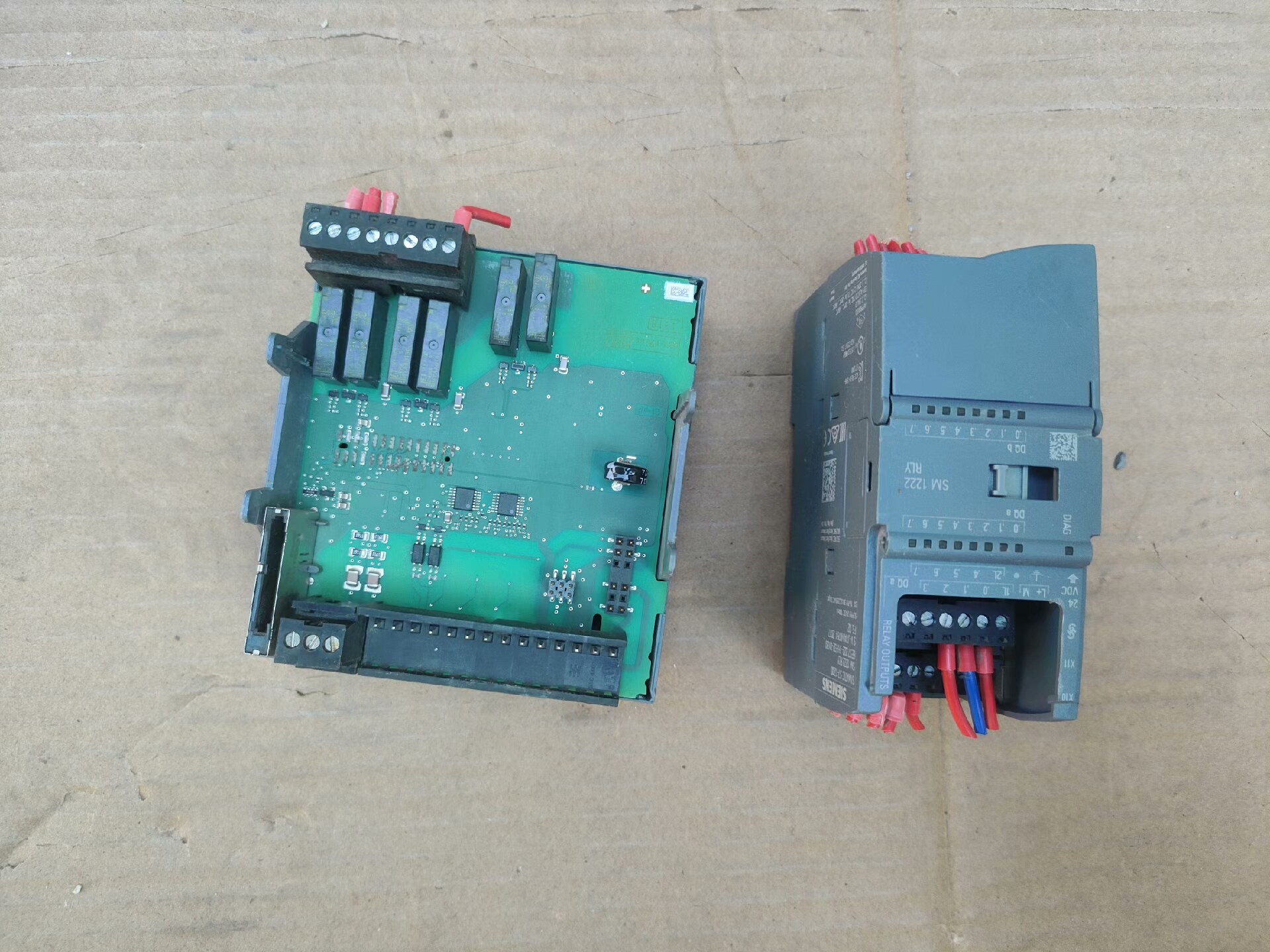 西门子6ES7 222-1HH32-0XB0，