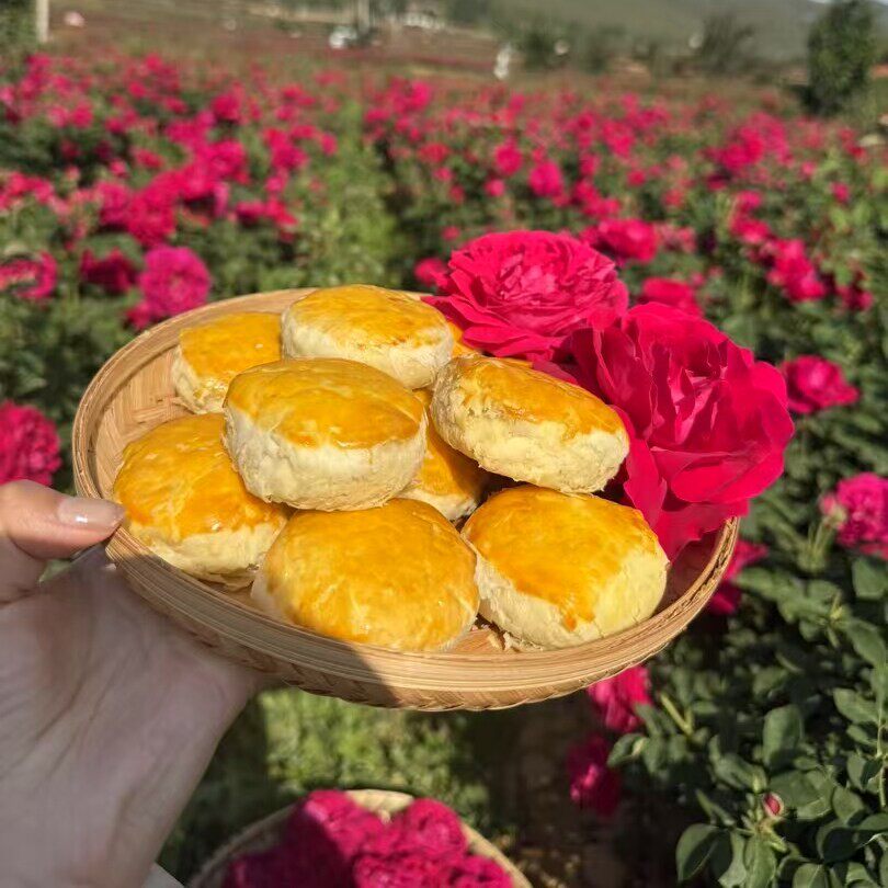 鲜烤糕点云南好吃的玫瑰鲜花饼云南特产手工现烤现做玫瑰饼零食传