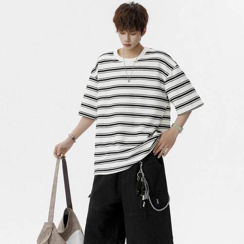 Men’s classic striped T-shirt with trendy color blocking