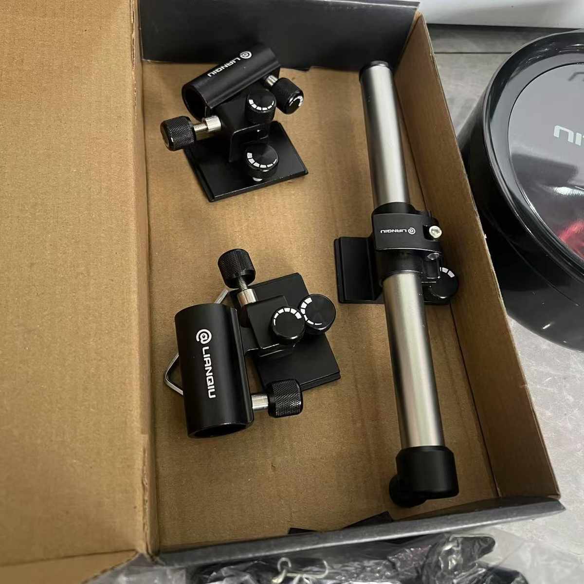 连球钓箱 LQ2100平盖蜂窝碳纤纹新款21升全套多功能超轻超轻超硬