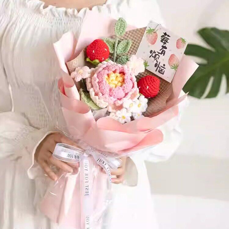 新型水果牡丹花手捧花束成品花手工编织针织花毛线花创意生日礼物