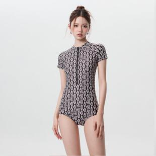 Women's one-piece swimsuit with triangular chest,