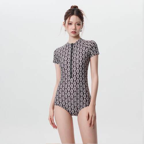 Women's one-piece swimsuit with triangular chest,