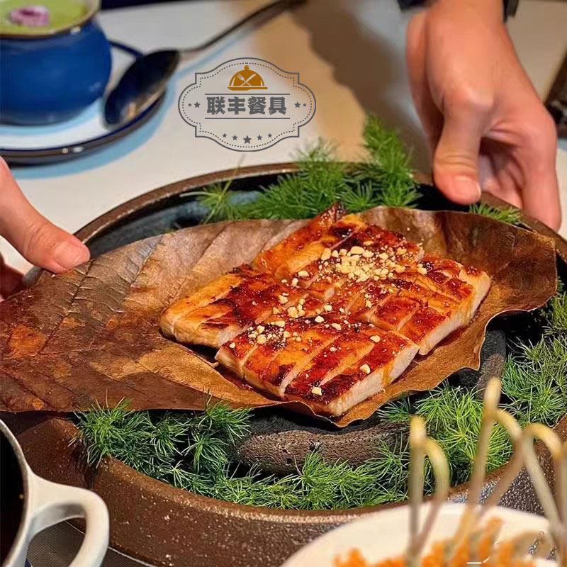 创意时尚餐具东南亚风格特色料理石牛扒盘花岗石高温猪颈肉烤肉盘