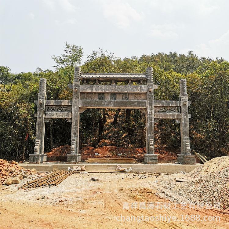 青石仿古石牌坊山东石雕三门牌楼园林景区村口石牌坊定制安装 - 实物图