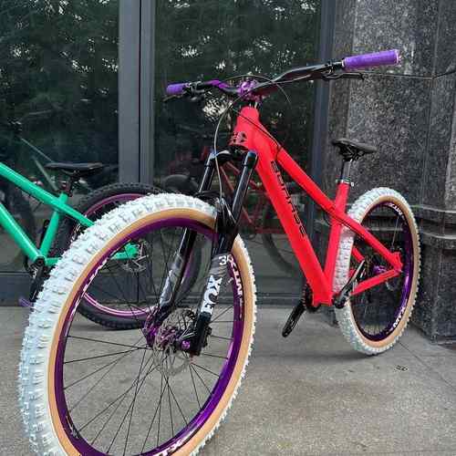 博睿思自车AM整车27.5越野山地车62铝合金压软行尾NLF气白胎学生