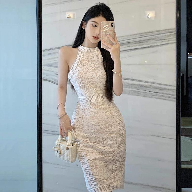 气质连衣裙女神范聚会气质高级感修身性感露肩挂脖蕾丝轻礼服裙子