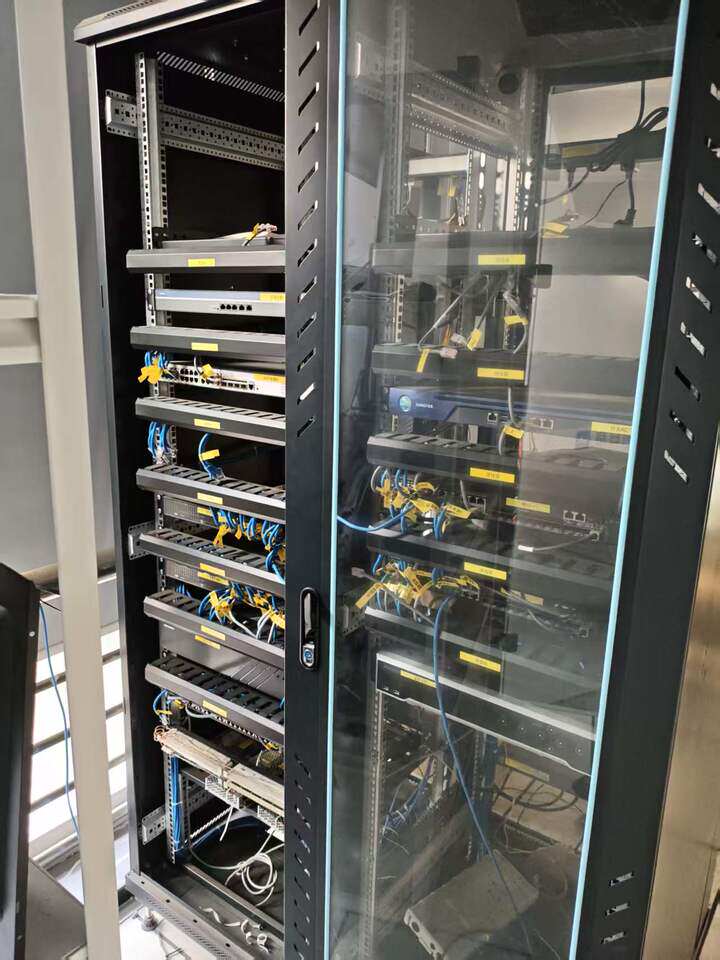 5月6日苏州市科技公司名下一批电子设备（包括4台显示器、8台电脑主机及两台网络机柜）网络拍卖公告