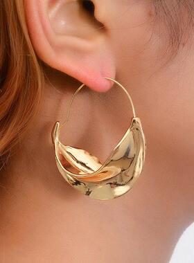 Irregular alloy flower basket earrings女人时尚耳环