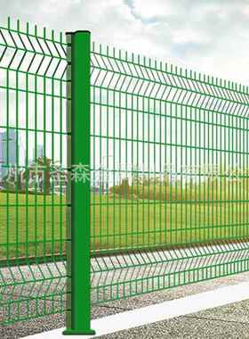 出口工厂绿色三角折弯护栏镀锌丝焊接围栏运动场围栏道路隔离栅栏