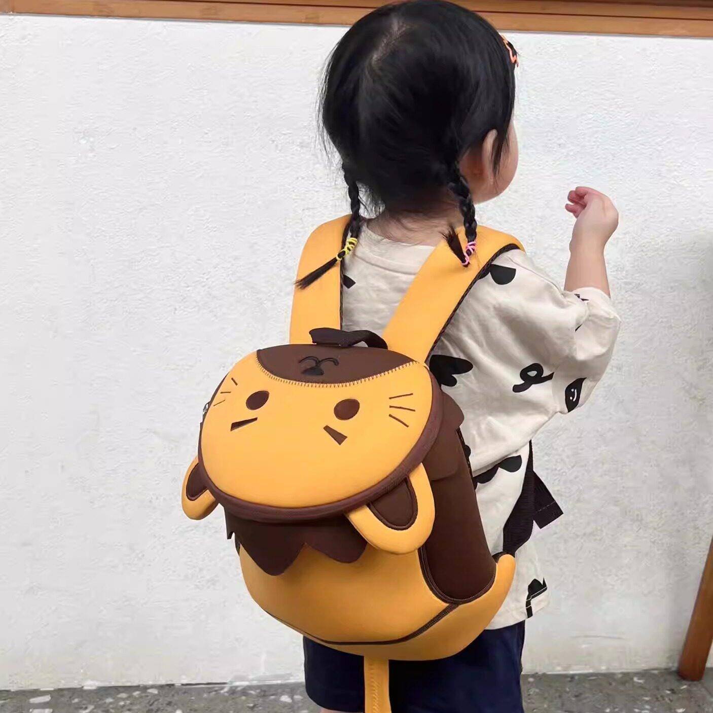 儿童书包幼儿园男孩网红款春游外出双肩包防滑防走失卡通可爱背包