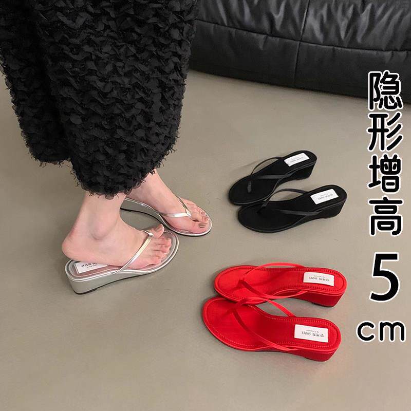 香港真皮坡跟红色夹脚人字拖鞋女夏外穿2026新款法式气质高跟凉鞋