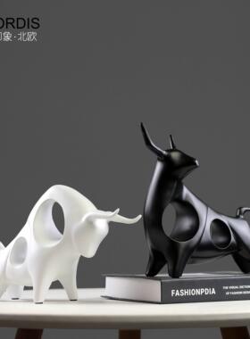 北欧现代简约黑白牛摆件客厅电视柜酒柜书房办公室装饰品摆设