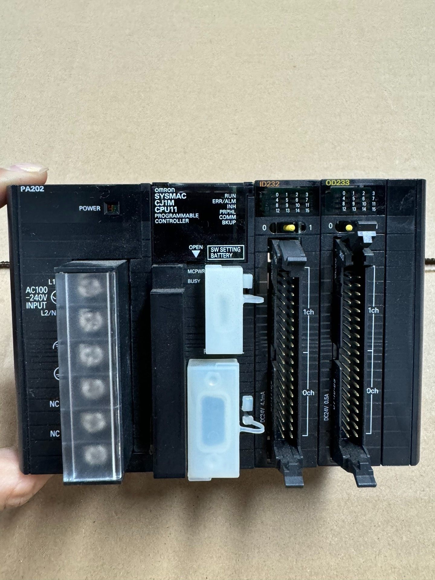 欧姆龙CJ1M-CPU11  ID232  OD233  P