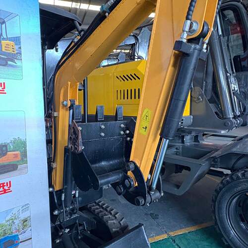 四轮勾机斗轮式挖机8吨工厂建筑用90型大型挖机四轮挖机