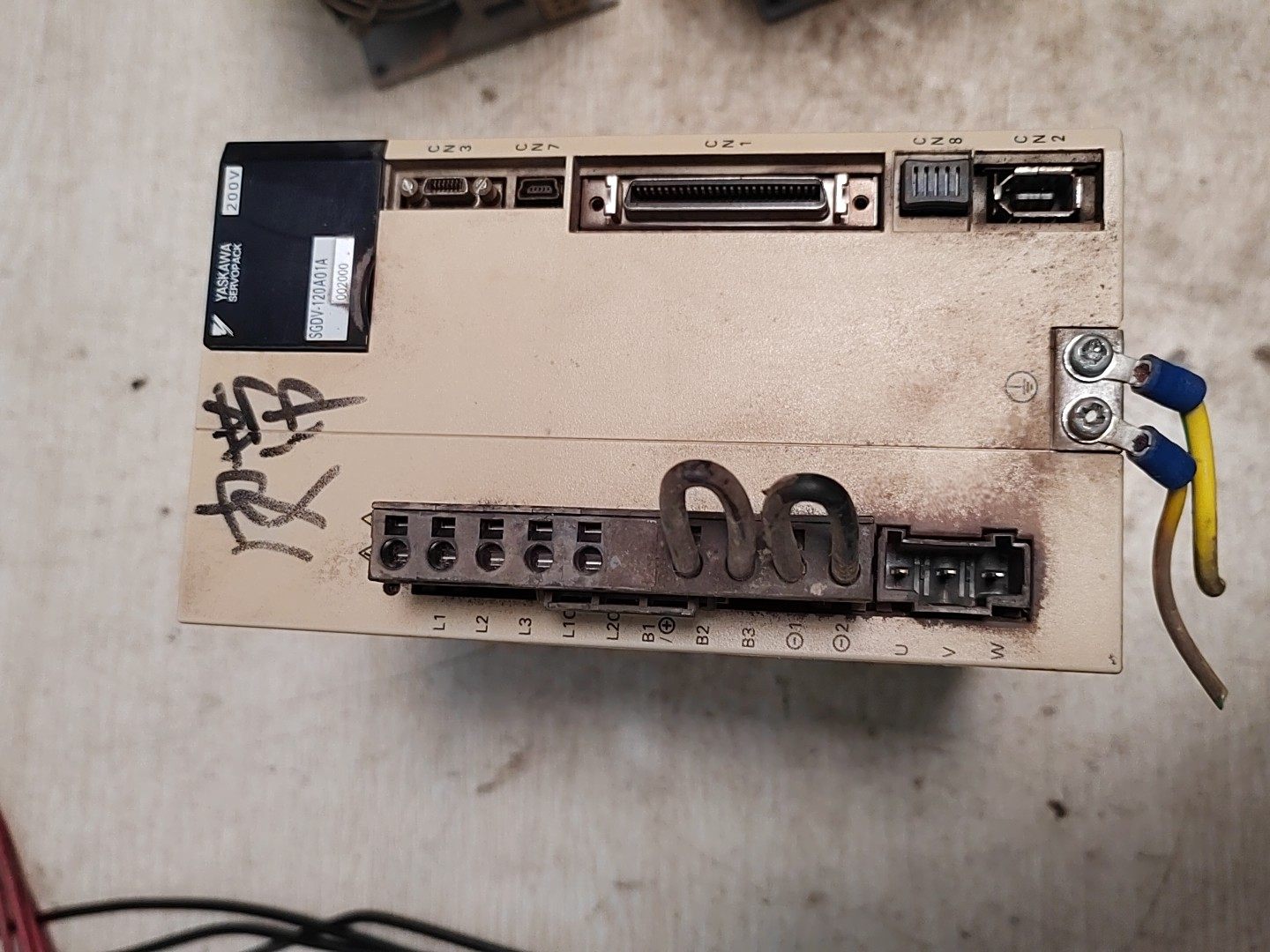 安川伺服驱动器，型号SGDV-120A01A002000，1