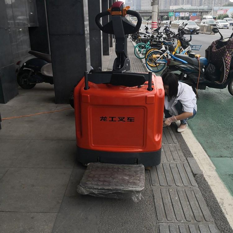 制造业龙工2吨电动搬运车 多年营销服务有团队 工厂物流用得好