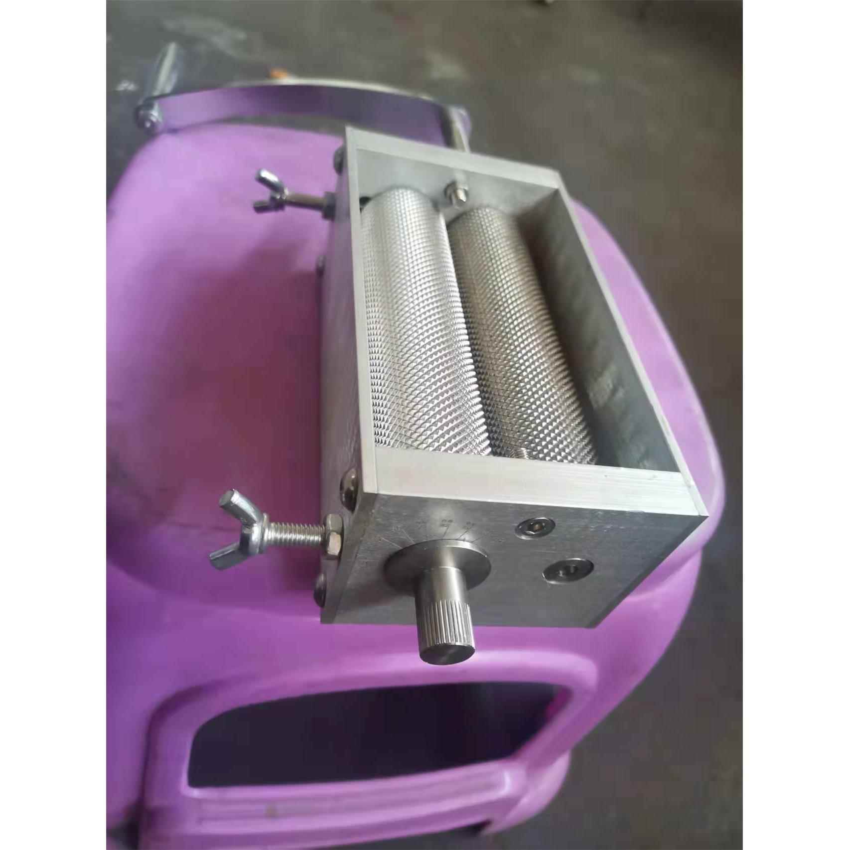 掌柜推荐手摇对辊304不锈钢研磨器麦芽破碎器 五谷杂粮粉碎机调味