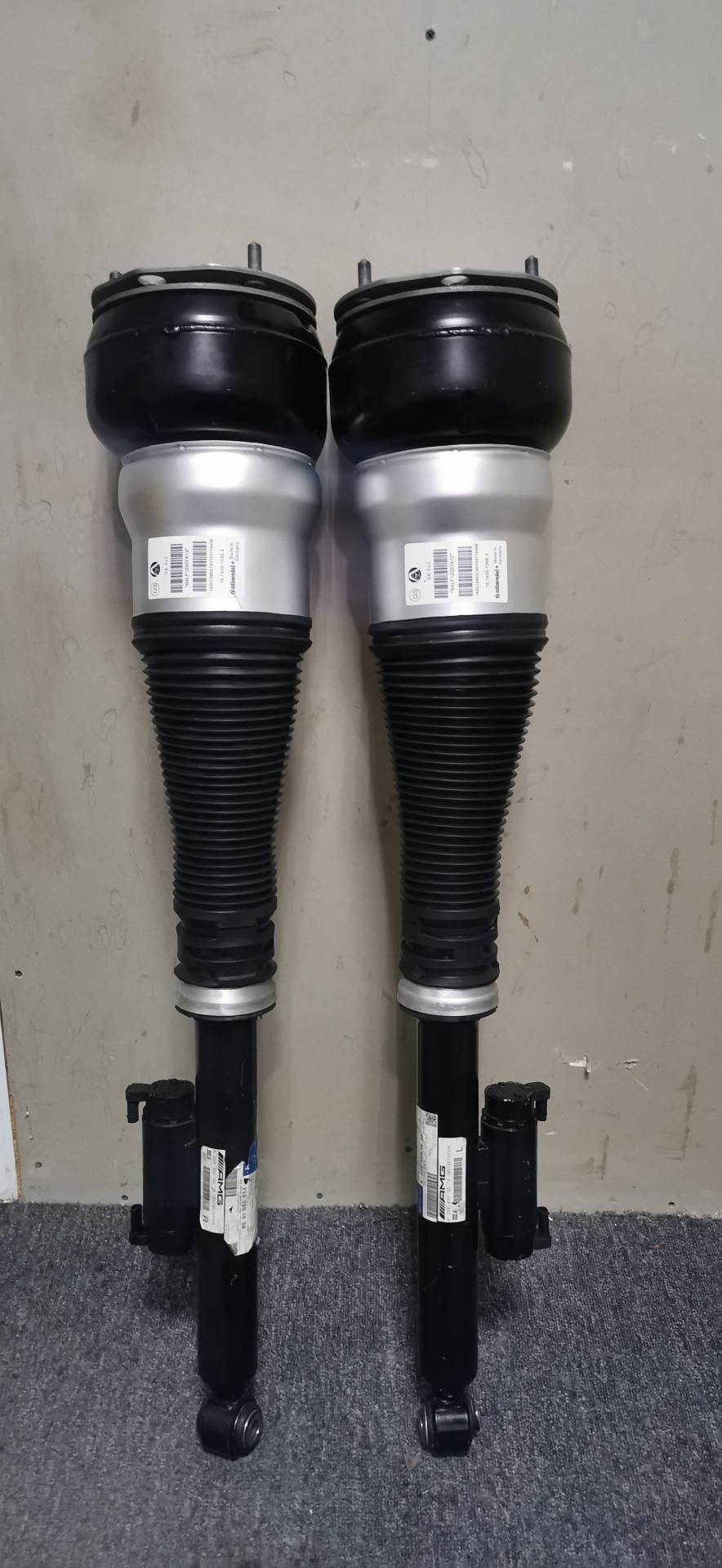 奔驰S63后减震器，全新原装，只有一对，标价是单只价格