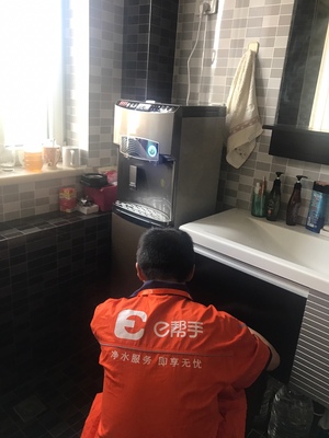 沁园RO反渗透纯水机怎么样？沁园和美的RO反渗透饮水机区别大吗