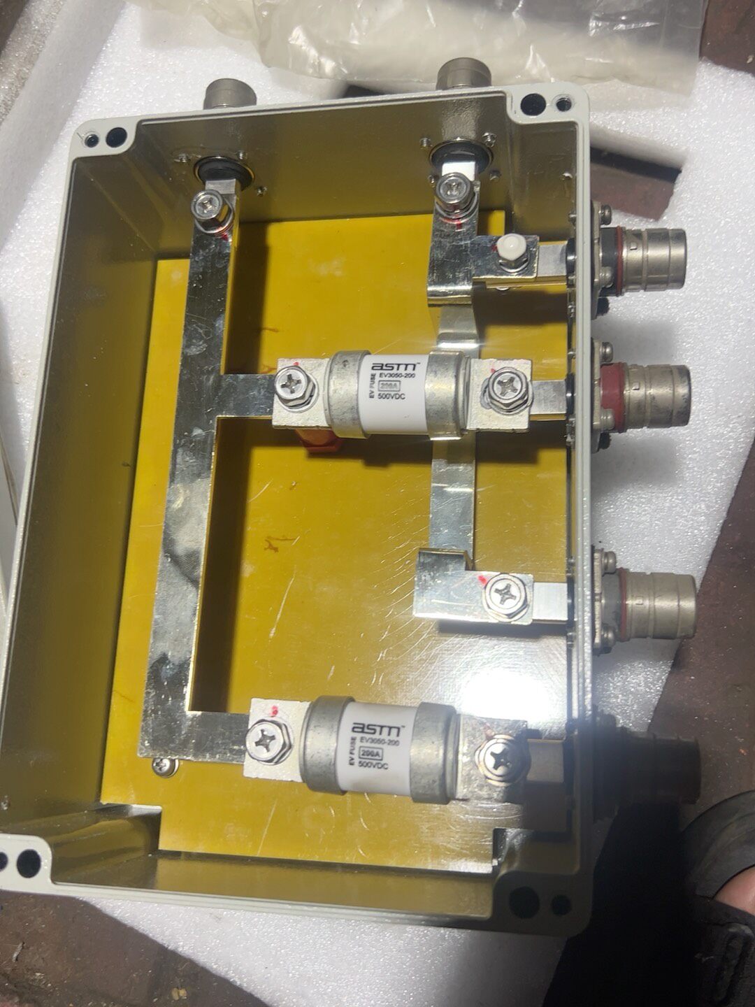 高压分电盒，一进两出，型号YG-HJXS05