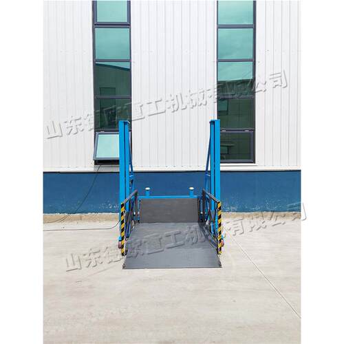 移动式装卸货平台 电动液压升降登车桥Small boarding bridge