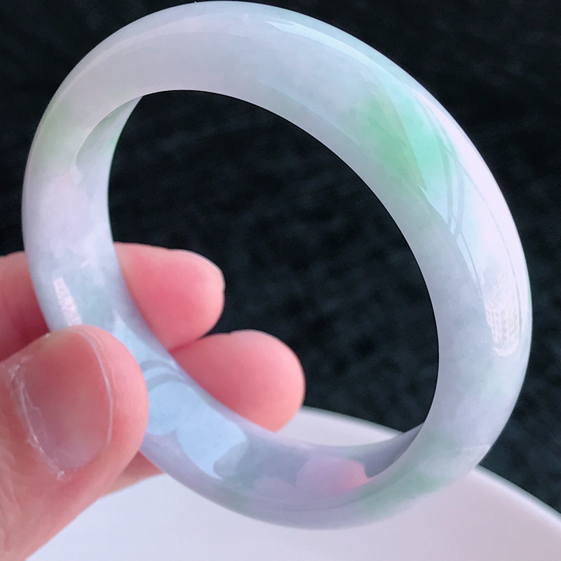 口径55.4mm紫罗兰飘绿精美水润椭圆形贵妃玉器手镯拍卖40.73g