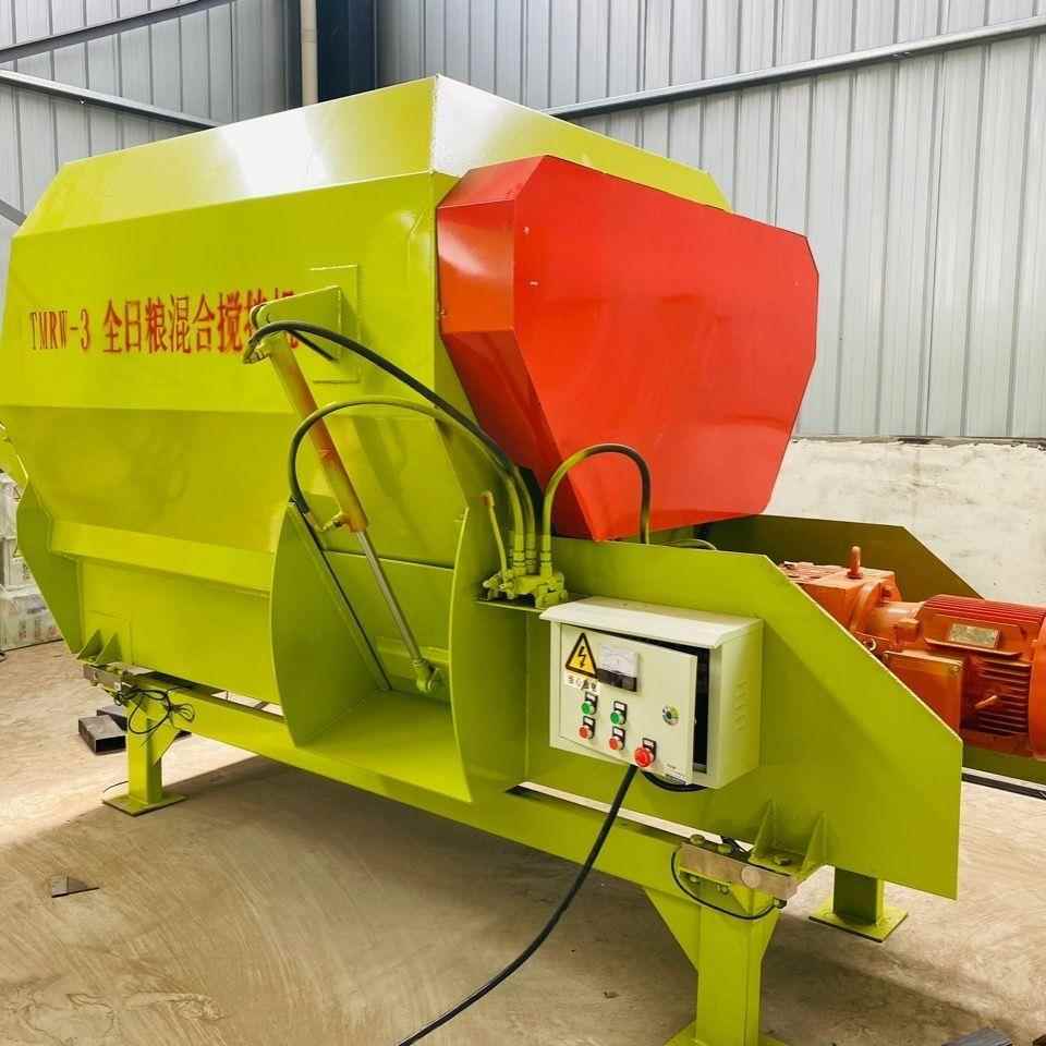 tmr青贮草料搅拌机饲料粉碎搅拌撒料一体牛羊养殖场全日粮混合机