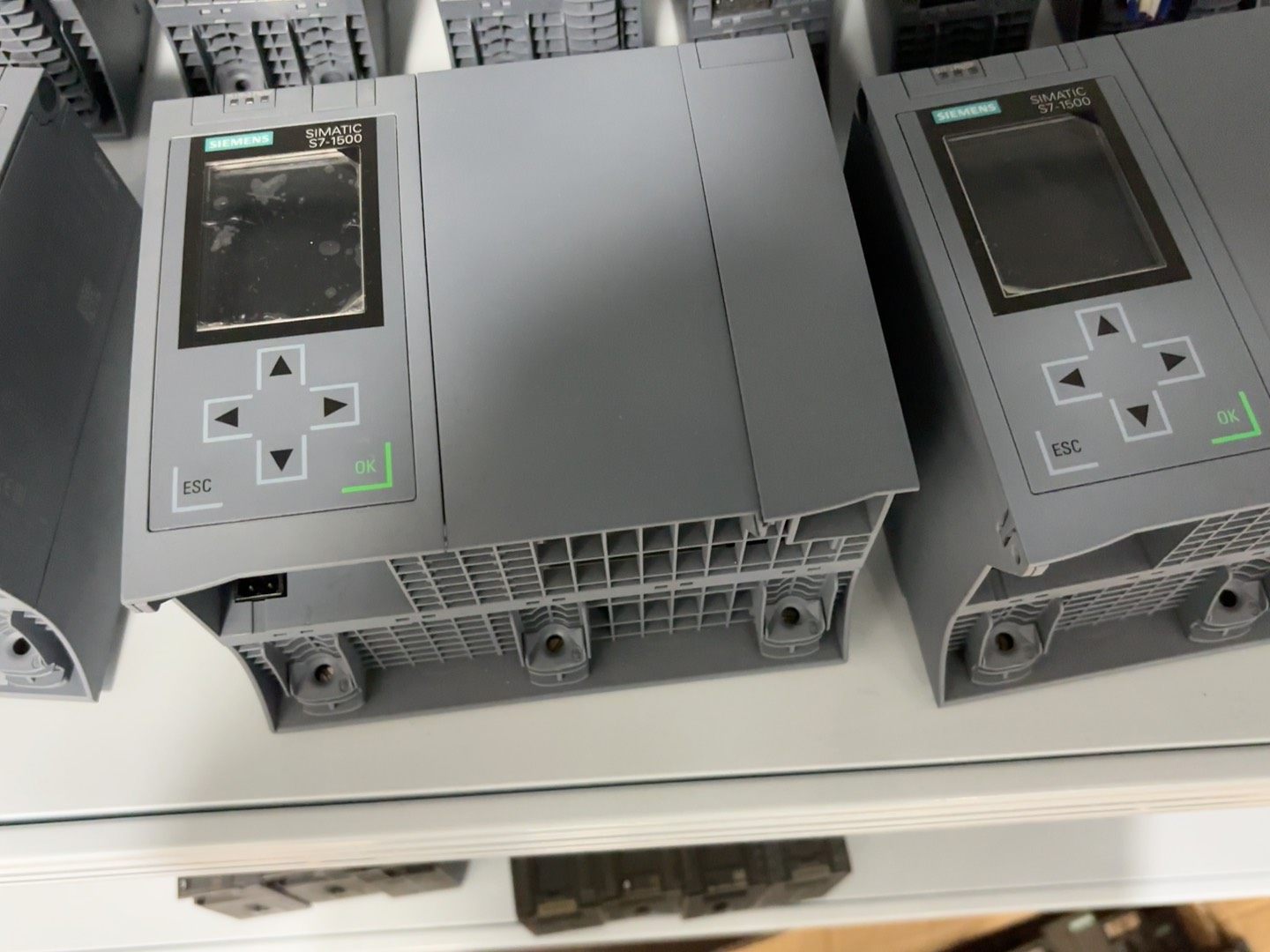 西门子6ES7516-3UN00-0AB0可以带全新带包装