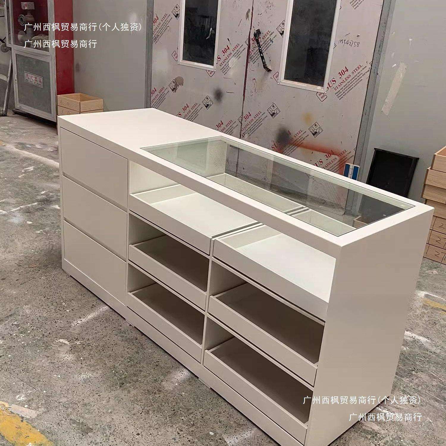 服装店中岛展示台玻璃流水储物柜收银台柜台女装摆件陈列中岛吧台