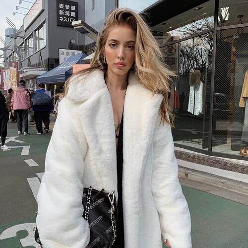 Women's coat with double-sided velvet lapel fur