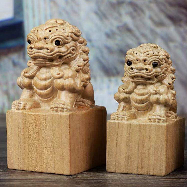 新款直销桃木狮子摆件家居办公桌书房工艺品木雕印章摆件饰品